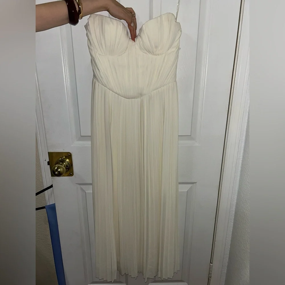 House of CB — Amorata Cream Strapless Pleated Dress - Picture 4 of 8